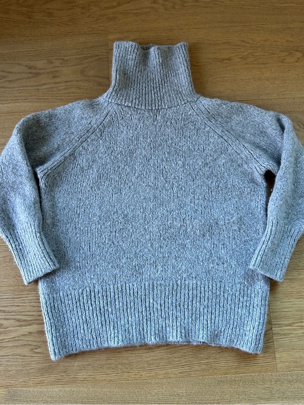 Aritzia The Group by Babaton 100% Baby Alpaca Light Grey Cozy Sweater